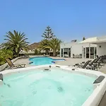 Dazzling 4 Bedrooms Nagini Sun Terrace Hot Tub