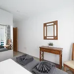 Dazzling 4 Bedrooms Nagini Sun Terrace Hot Tub