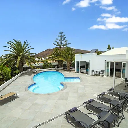 Dazzling 4 Bedrooms Nagini Sun Terrace Hot Tub ヴィラ