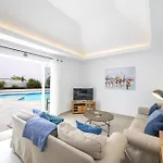 Dazzling 4 Bedrooms Nagini Sun Terrace Hot Tub Villa *