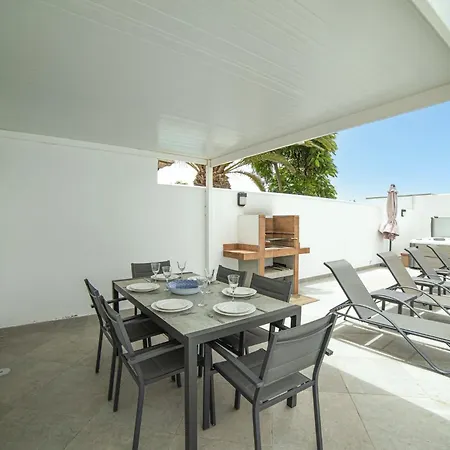 Villa Dazzling 4 Bedrooms Nagini Sun Terrace Hot Tub