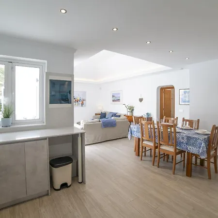 Villa Dazzling 4 Bedrooms Nagini Sun Terrace Hot Tub Playa Blanca