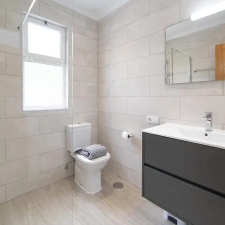 Dazzling 4 Bedrooms Nagini Sun Terrace Hot Tub Villa *