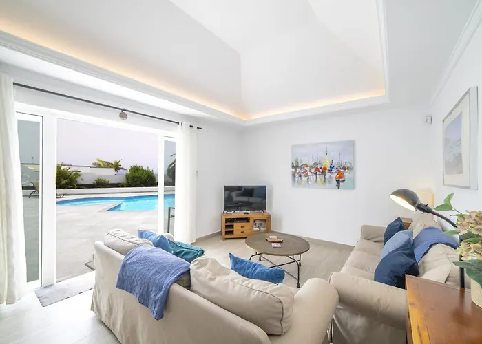 Dazzling 4 Bedrooms Nagini Sun Terrace Hot Tub 别墅 *