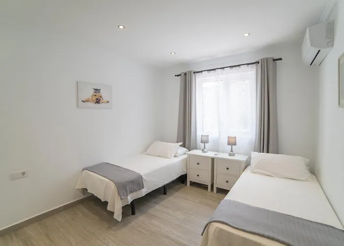 Dazzling 4 Bedrooms Nagini Sun Terrace Hot Tub 普拉亚布兰卡