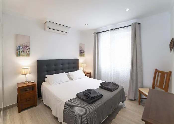 Dazzling 4 Bedrooms Nagini Sun Terrace Hot Tub 别墅