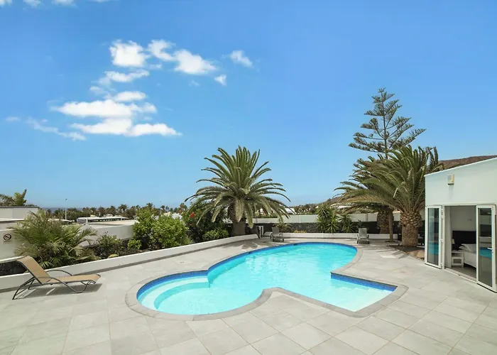 Dazzling 4 Bedrooms Nagini Sun Terrace Hot Tub