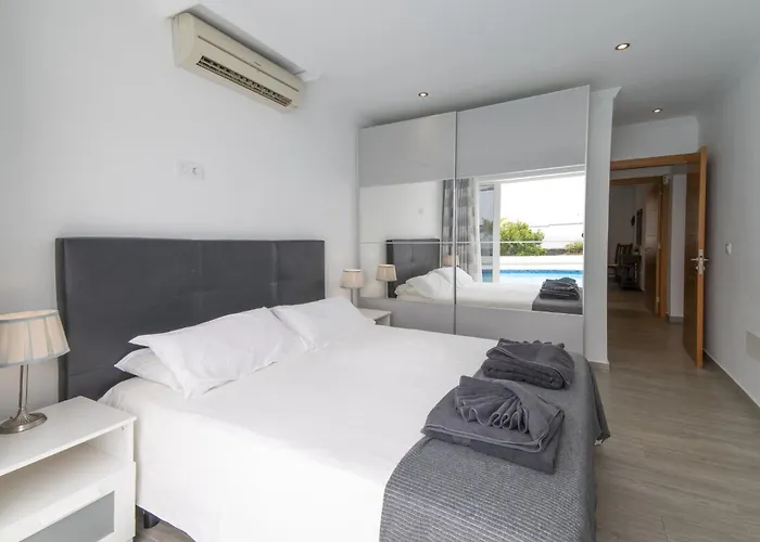 Dazzling 4 Bedrooms Nagini Sun Terrace Hot Tub 普拉亚布兰卡