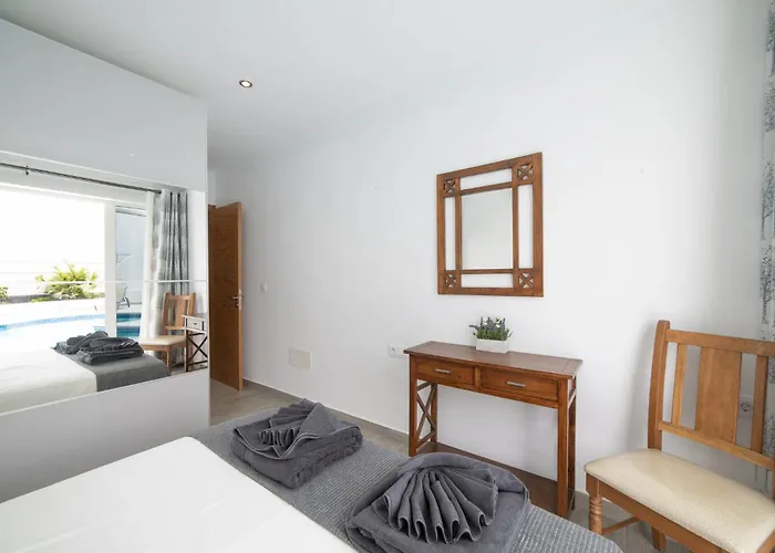 Dazzling 4 Bedrooms Nagini Sun Terrace Hot Tub