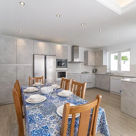 Villa Dazzling 4 Bedrooms Nagini Sun Terrace Hot Tub Playa Blanca (Lanzarote)