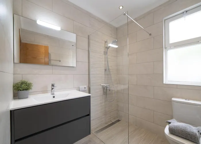 Villa Dazzling 4 Bedrooms Nagini Sun Terrace Hot Tub