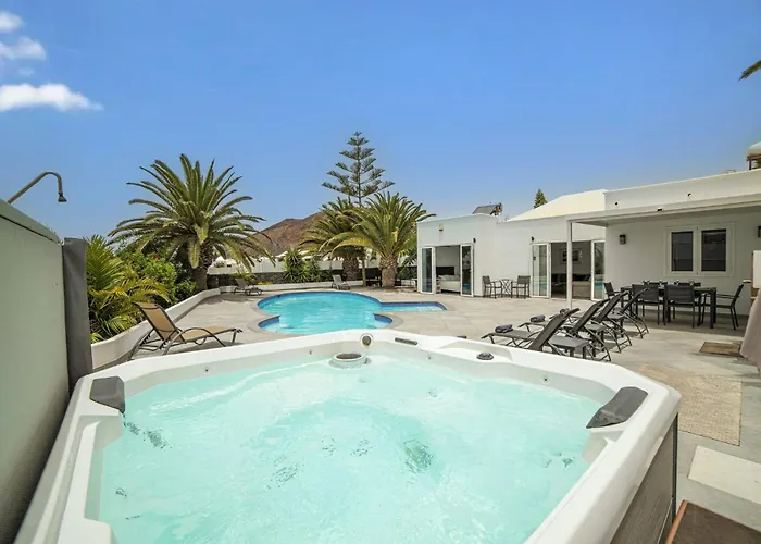 Dazzling 4 Bedrooms Nagini Sun Terrace Hot Tub